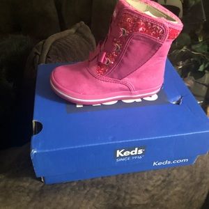 Meds girls, toddler glitter trim boots size 6.5M